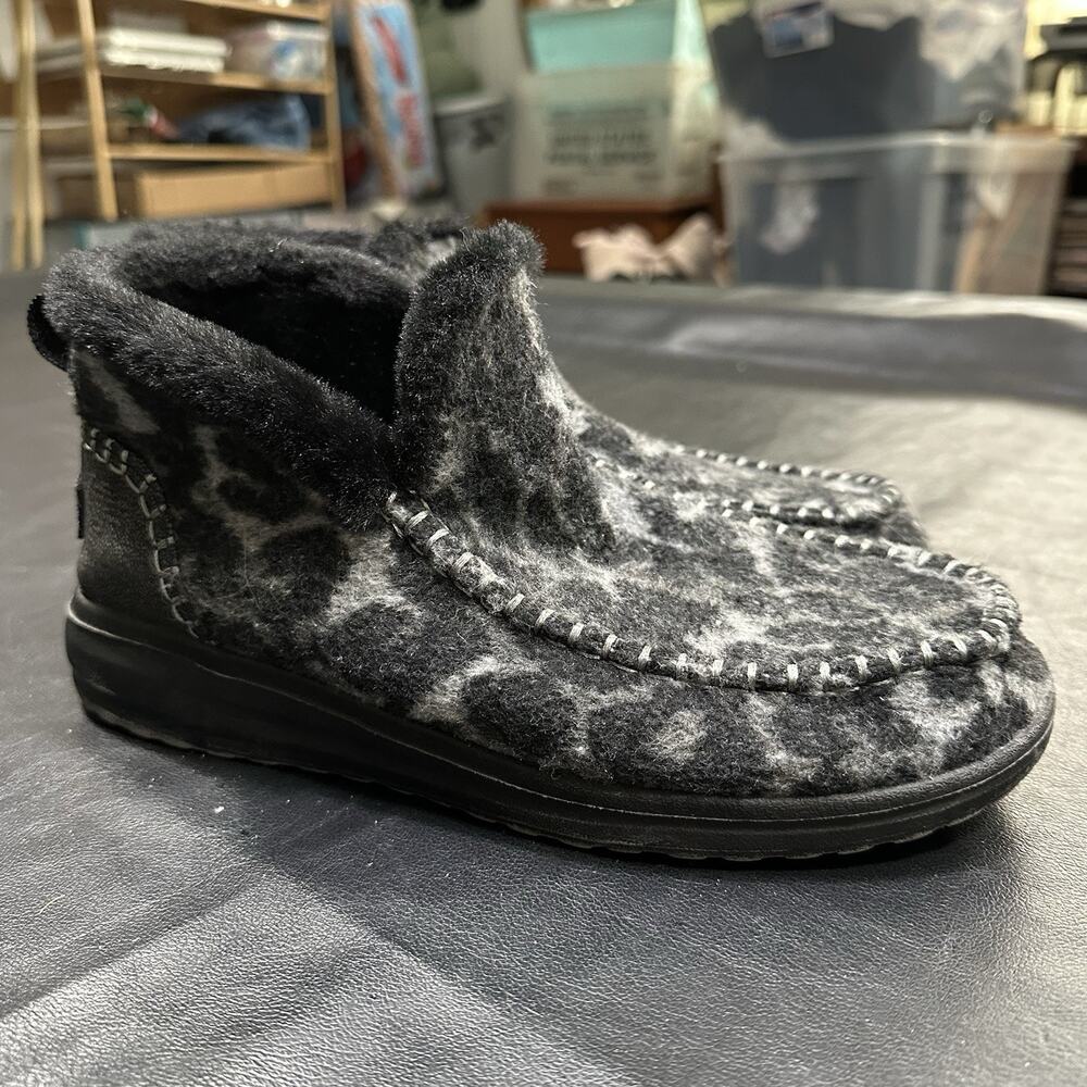 Hey Dude Denny Black Cheetah Slip-on Ankle Booties Women's 9 EUC 750